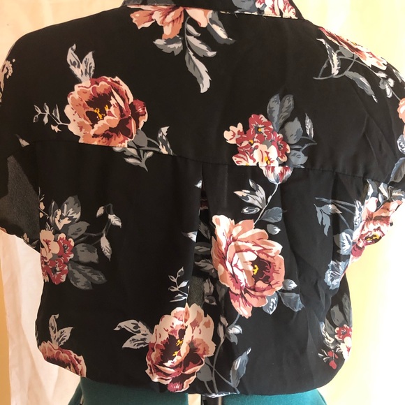 Lightweight Women’s Crop Top - Picture 4 of 4